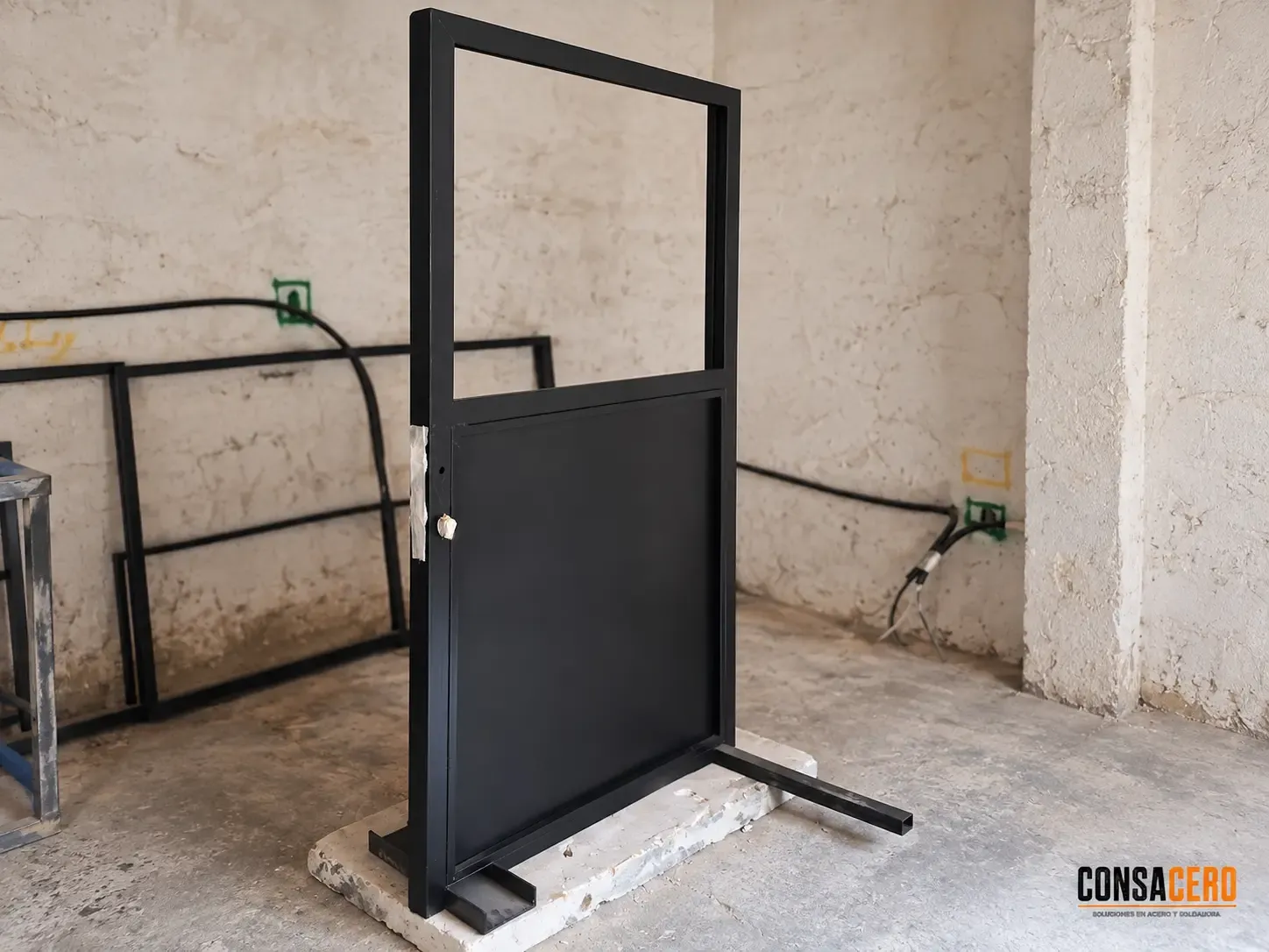 Bastidor metálico negro fabricado a medida